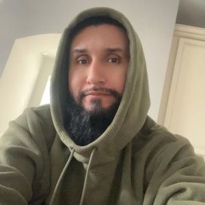 Meet your Posher, Carlos